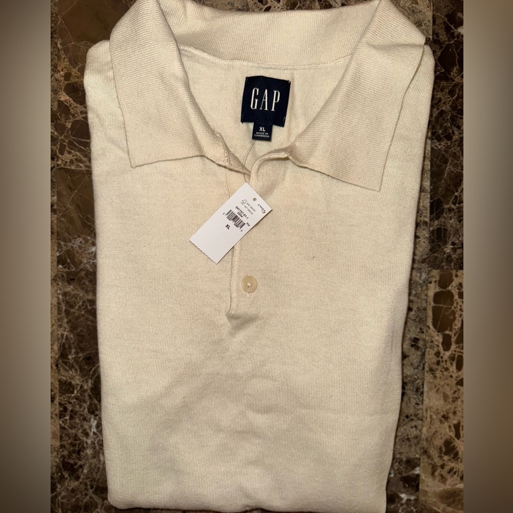 Brand new Men’s Gap polo shirt